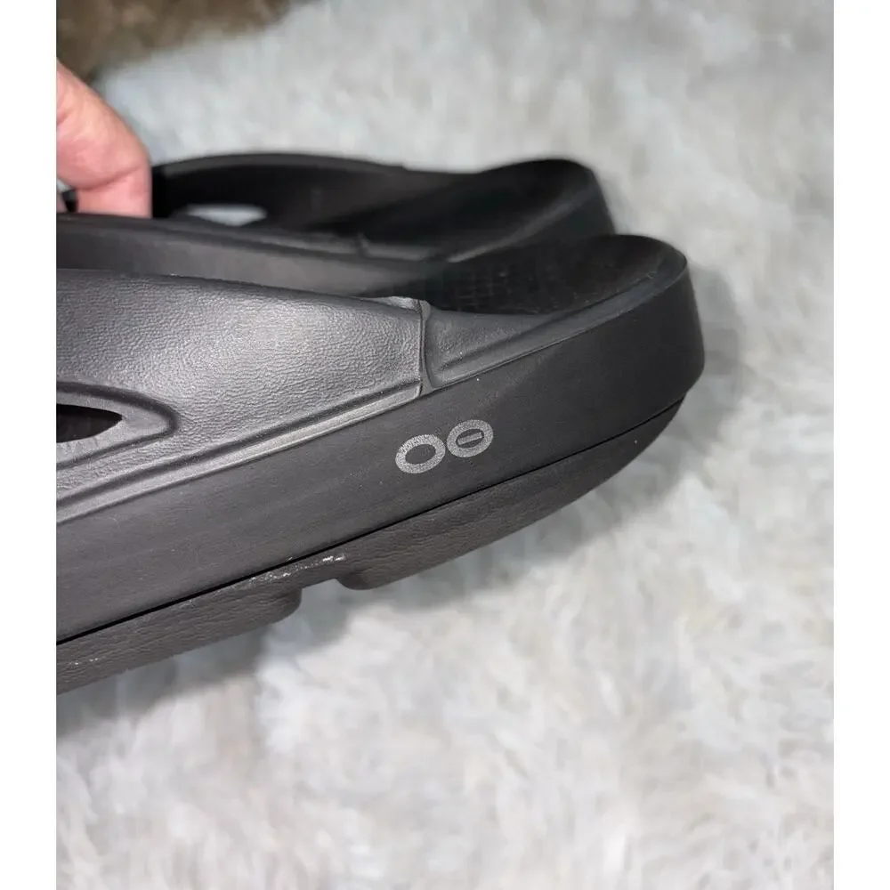 Oofos Black W11 M9 Classic Recovery Flip Flops. Fantastic Pair. Comfortable